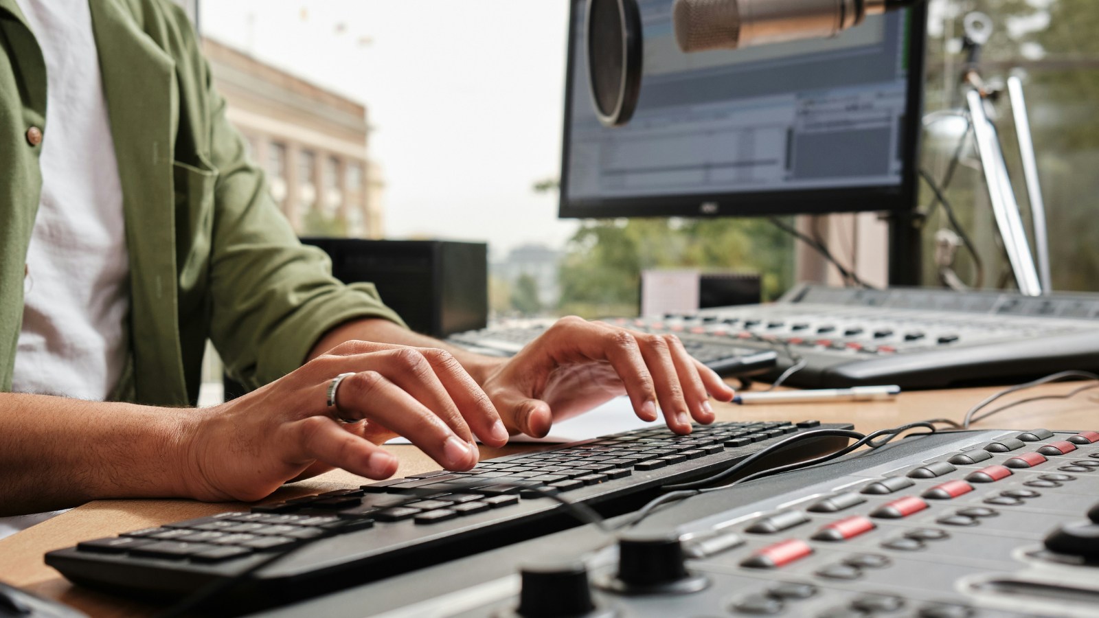 Poste de travail dans un studio de radio